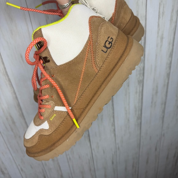 UGG Highland Tan and Cream 10 - Picture 5 of 8